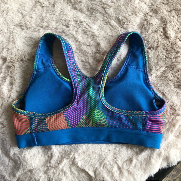 nike sports bra - Picture 2 of 3